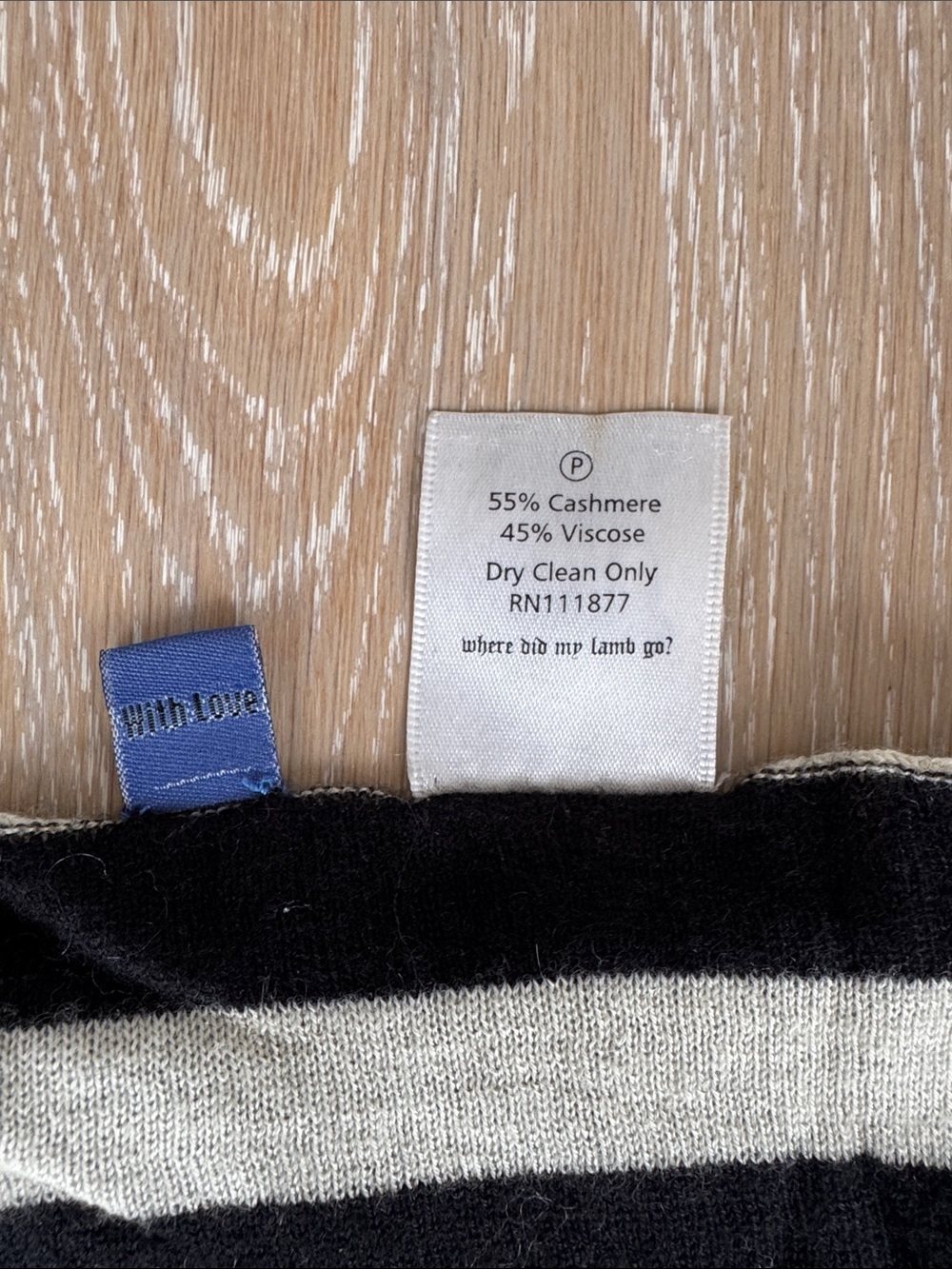 *RARE* L.A.M.B. Gwen Stefani “Where did my lamb go?” cashmere blend scarf. - Picture 4 of 4